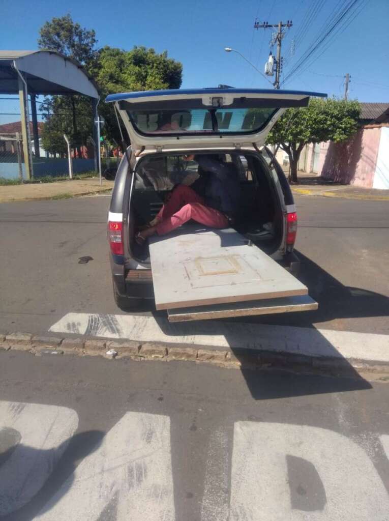Homem é preso pela ROMU no Cerrado de Emas por furtar portas 2 Porta GCM