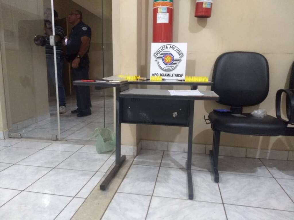 Três são presos na zona leste pela PM com drogas e dinheiro 3 chico droga 2