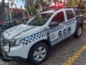 GCMs prende jovem por furto celular de vítima que dormia 1 GCMvtr