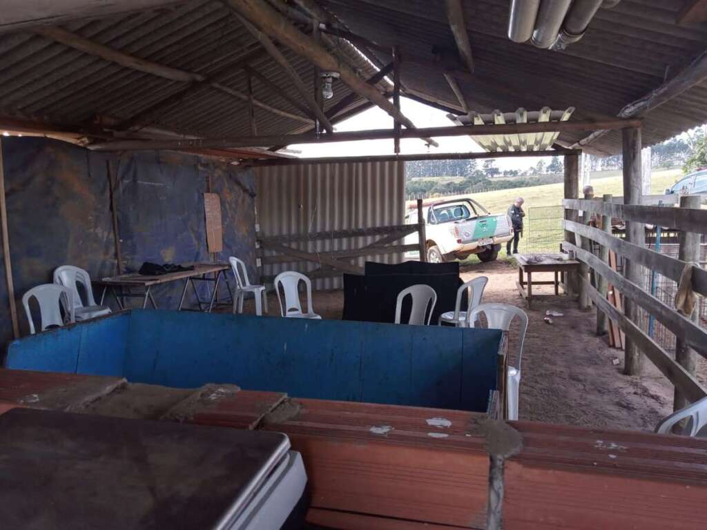 PM Ambiental aplica mais de R$ 1 milhão e 600 mil de multa por brigas de galo em apoio à Polícia Civil Judiciária 2 Galo Briga 3