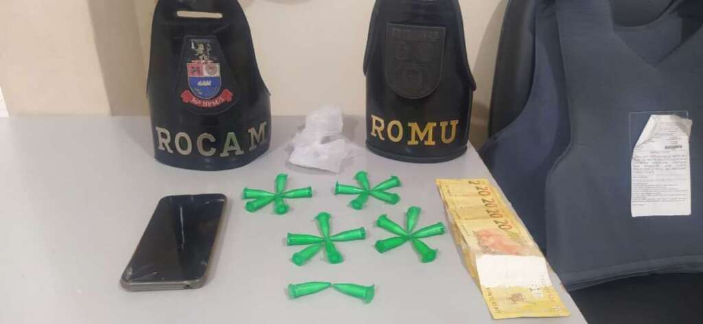 ROCAM e ROMU tiram de circulação eppendorfs contendo cocaína. Um homem foi preso 2 Drogas 2