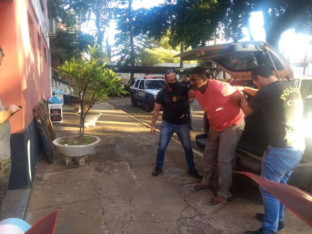 Acusado de feminicídio se apresenta na Polícia Civil e fica preso 2 Uelson 2