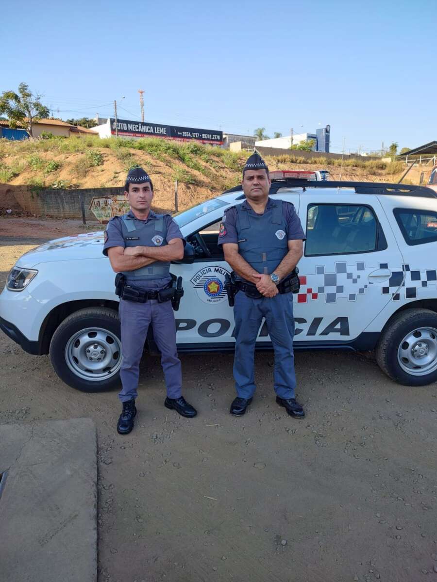 'Barba e Cabelo'. Uma ação de uma equipe do policiamento de área da PM de Leme 1 Paes e Iaderoza 1