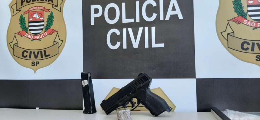 Polícia Civil encontra simulacro de Pistola e 'barrinha' de maconha durante Busca Domiciliar 1 WhatsApp Image 2023 03 23 at 15.18.24