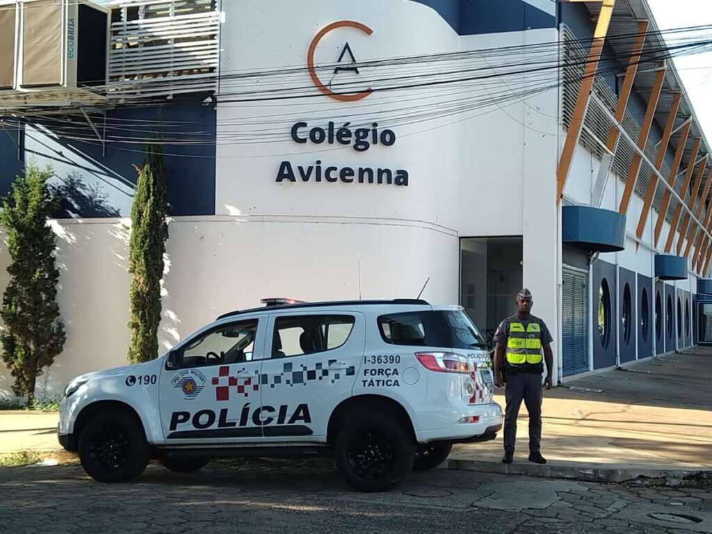 Escolas do município de Pirassununga tiveram policiamento ostensivo nesta quinta-feira 3 pm escola pirassununga 20 abril 1