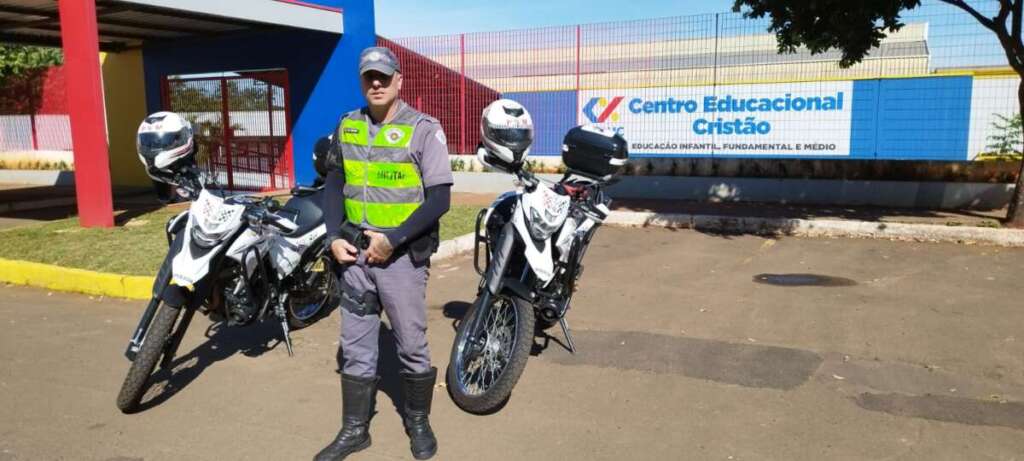 Escolas do município de Pirassununga tiveram policiamento ostensivo nesta quinta-feira 12 pm escola pirassununga 20 abril 10