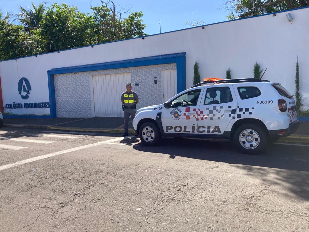 Escolas do município de Pirassununga tiveram policiamento ostensivo nesta quinta-feira 17 pm escola pirassununga 20 abril 15