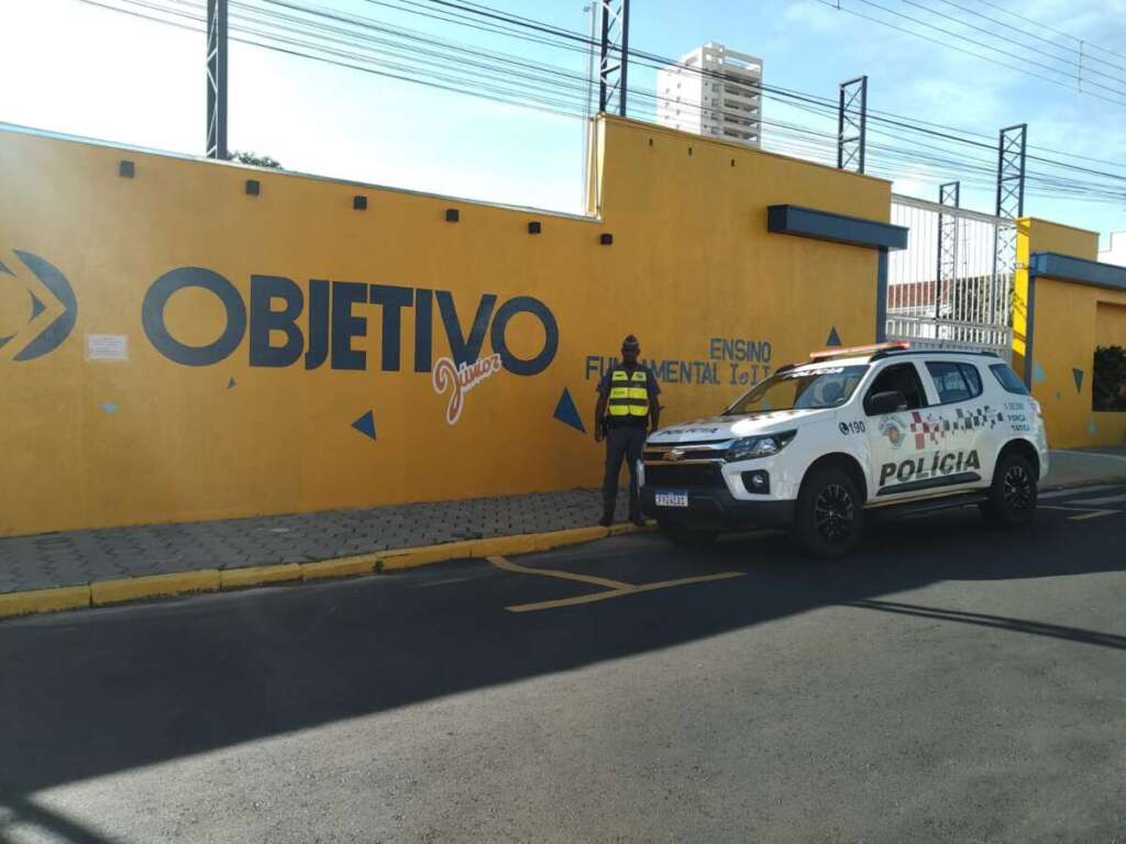 Escolas do município de Pirassununga tiveram policiamento ostensivo nesta quinta-feira 4 pm escola pirassununga 20 abril 2