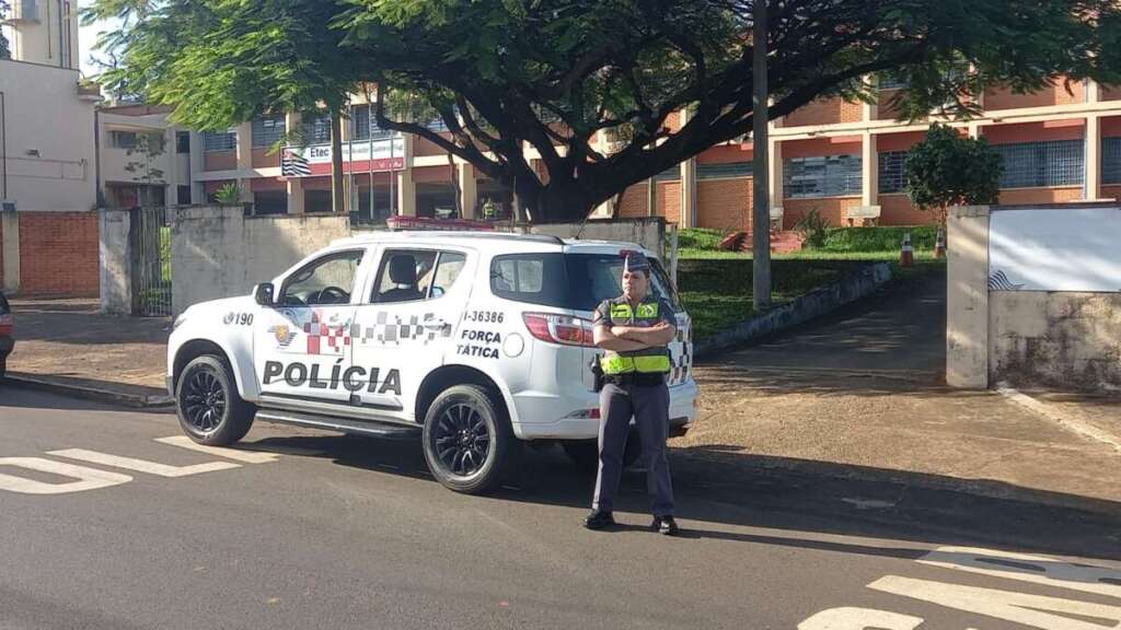 Escolas do município de Pirassununga tiveram policiamento ostensivo nesta quinta-feira 22 pm escola pirassununga 20 abril 20