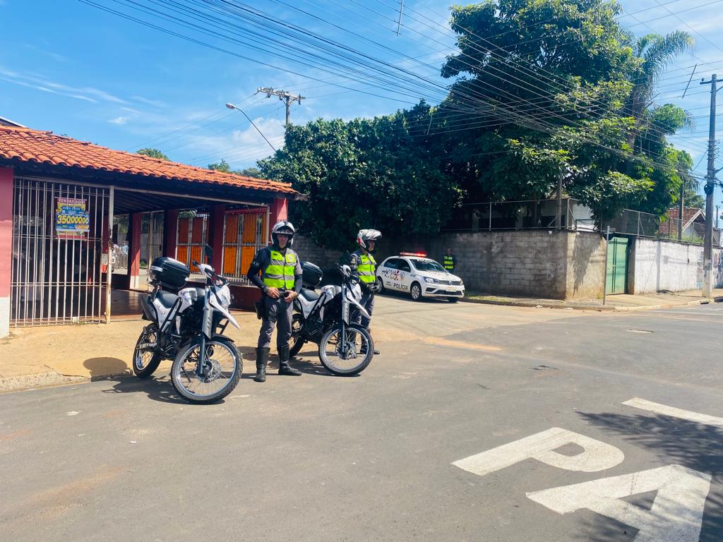 Escolas do município de Pirassununga tiveram policiamento ostensivo nesta quinta-feira 31 pm escola pirassununga 20 abril 29