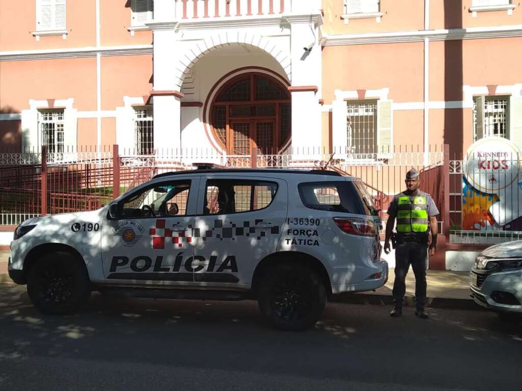 Escolas do município de Pirassununga tiveram policiamento ostensivo nesta quinta-feira 5 pm escola pirassununga 20 abril 3