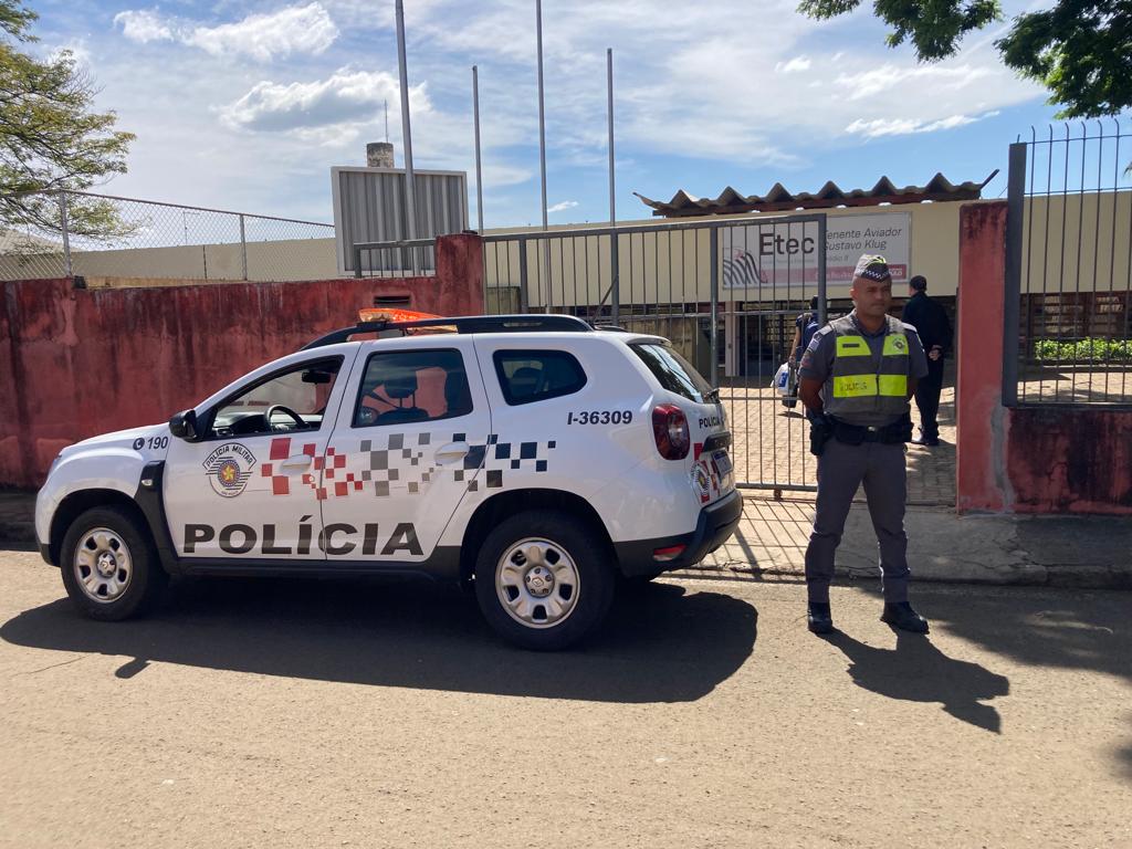 Escolas do município de Pirassununga tiveram policiamento ostensivo nesta quinta-feira 35 pm escola pirassununga 20 abril 32