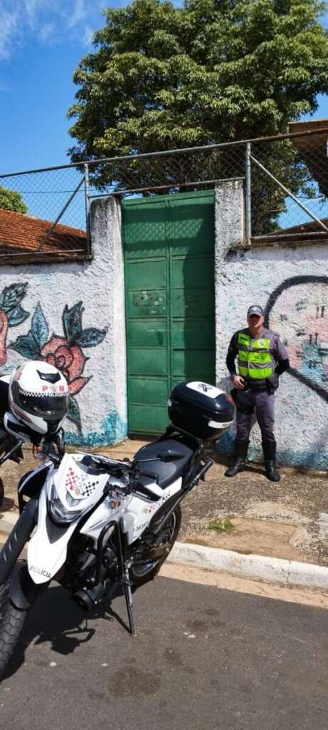 Escolas do município de Pirassununga tiveram policiamento ostensivo nesta quinta-feira 36 pm escola pirassununga 20 abril 34