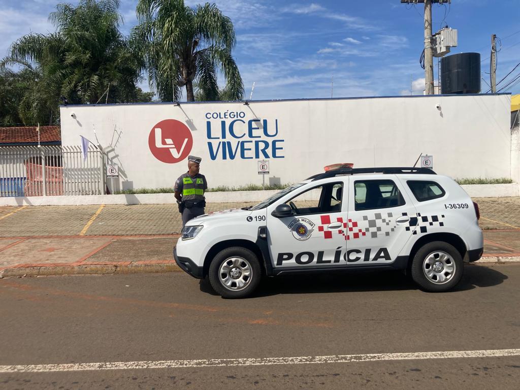Escolas do município de Pirassununga tiveram policiamento ostensivo nesta quinta-feira 38 pm escola pirassununga 20 abril 36