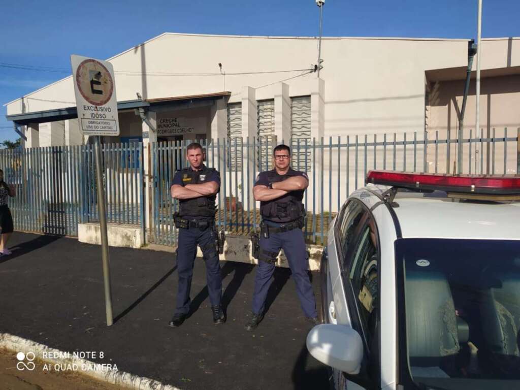 Escolas do município de Pirassununga tiveram policiamento ostensivo nesta quinta-feira 42 pm escola pirassununga 20 abril 40
