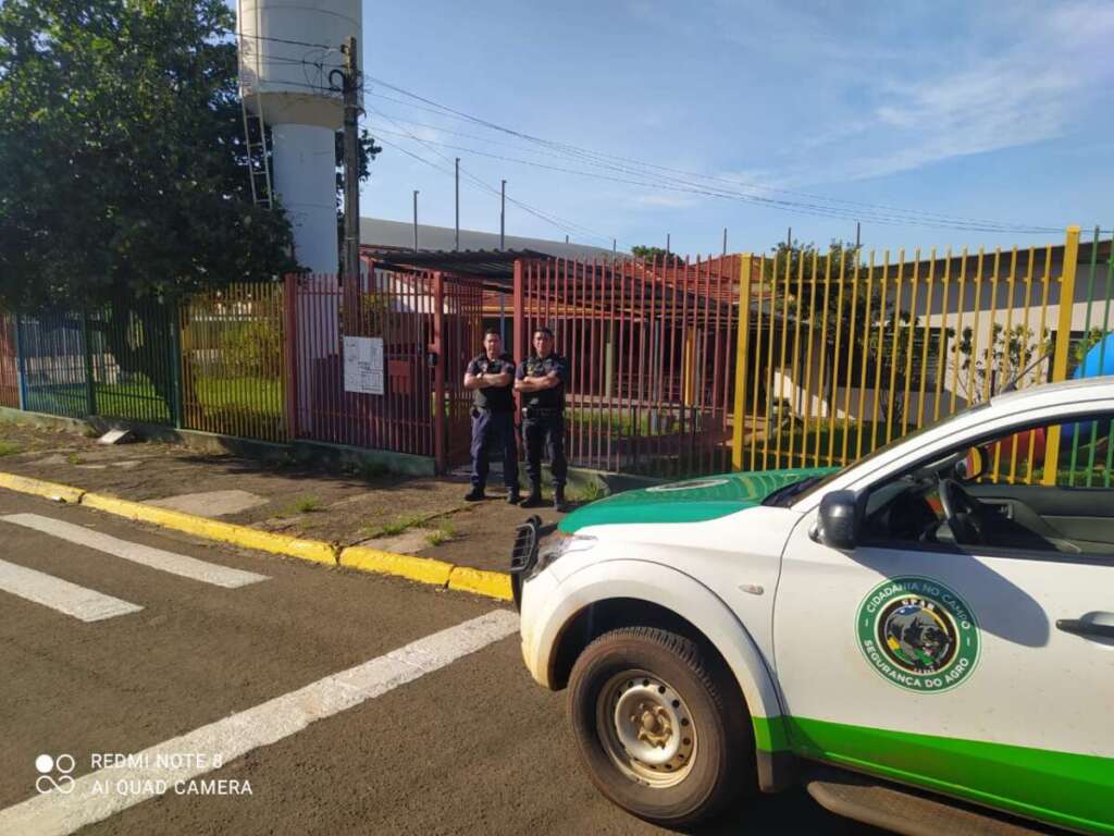 Escolas do município de Pirassununga tiveram policiamento ostensivo nesta quinta-feira 44 pm escola pirassununga 20 abril 42