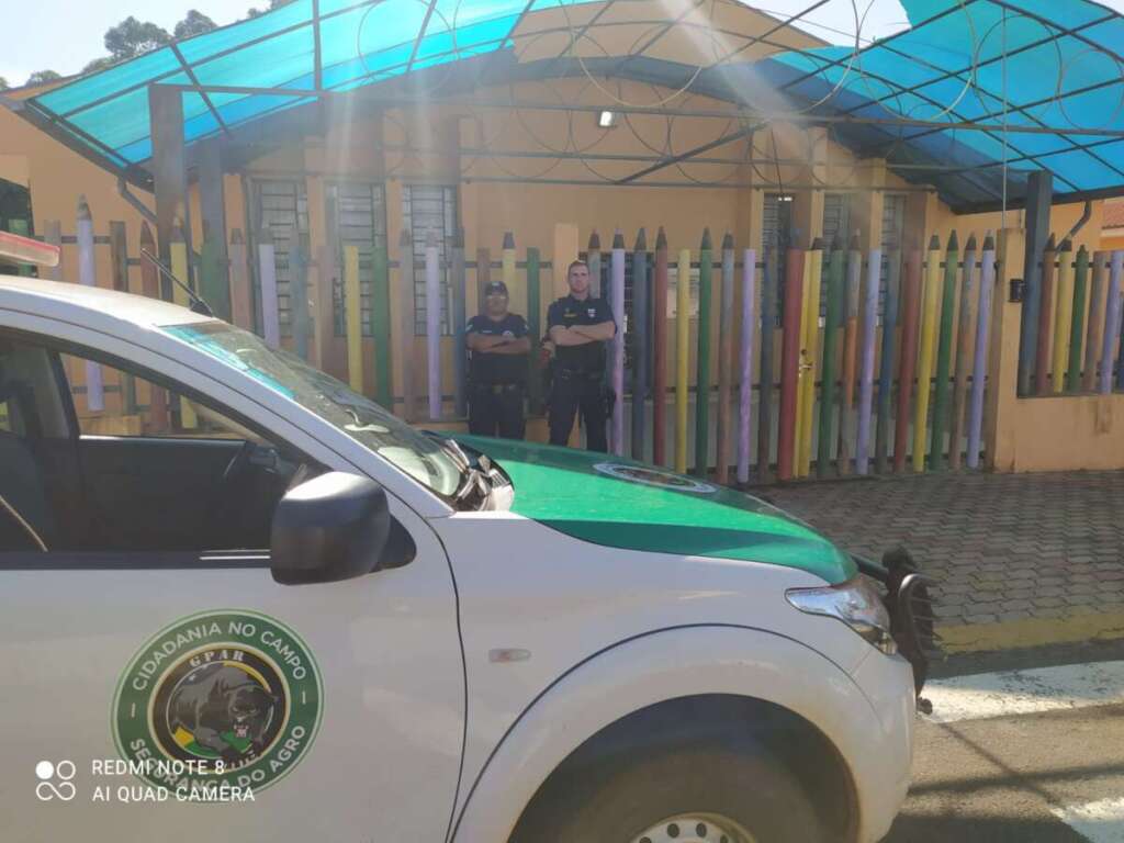 Escolas do município de Pirassununga tiveram policiamento ostensivo nesta quinta-feira 49 pm escola pirassununga 20 abril 46