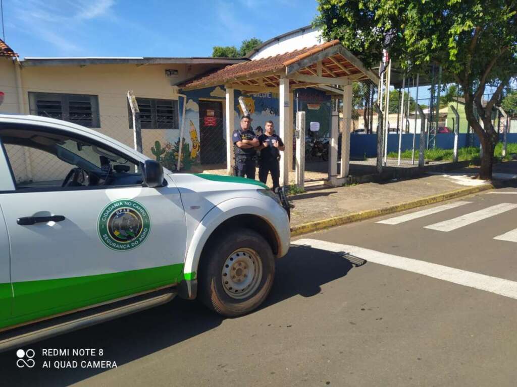 Escolas do município de Pirassununga tiveram policiamento ostensivo nesta quinta-feira 48 pm escola pirassununga 20 abril 48