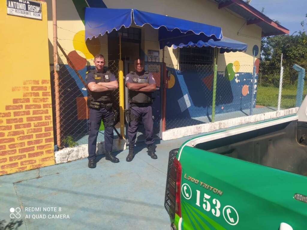 Escolas do município de Pirassununga tiveram policiamento ostensivo nesta quinta-feira 52 pm escola pirassununga 20 abril 57