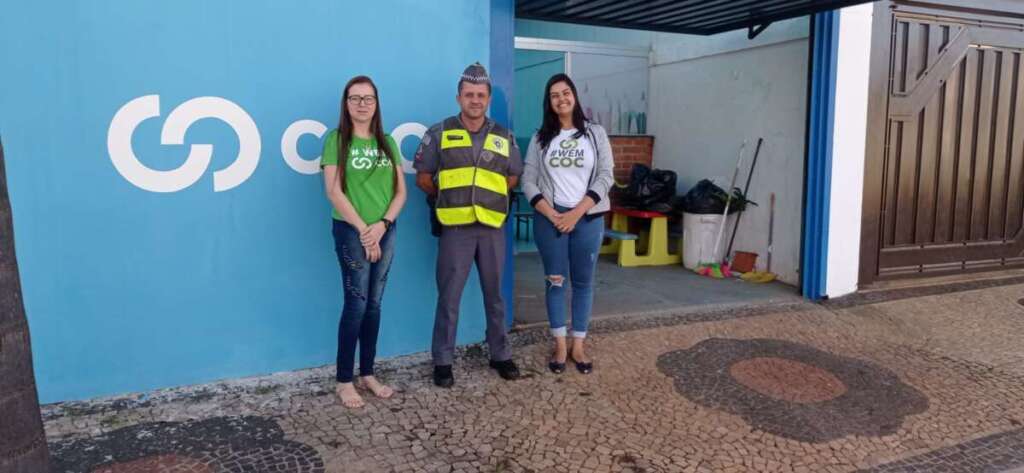 Escolas do município de Pirassununga tiveram policiamento ostensivo nesta quinta-feira 8 pm escola pirassununga 20 abril 6
