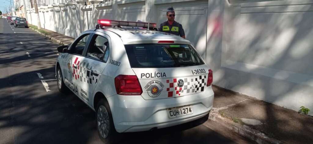 Escolas do município de Pirassununga tiveram policiamento ostensivo nesta quinta-feira 11 pm escola pirassununga 20 abril 9