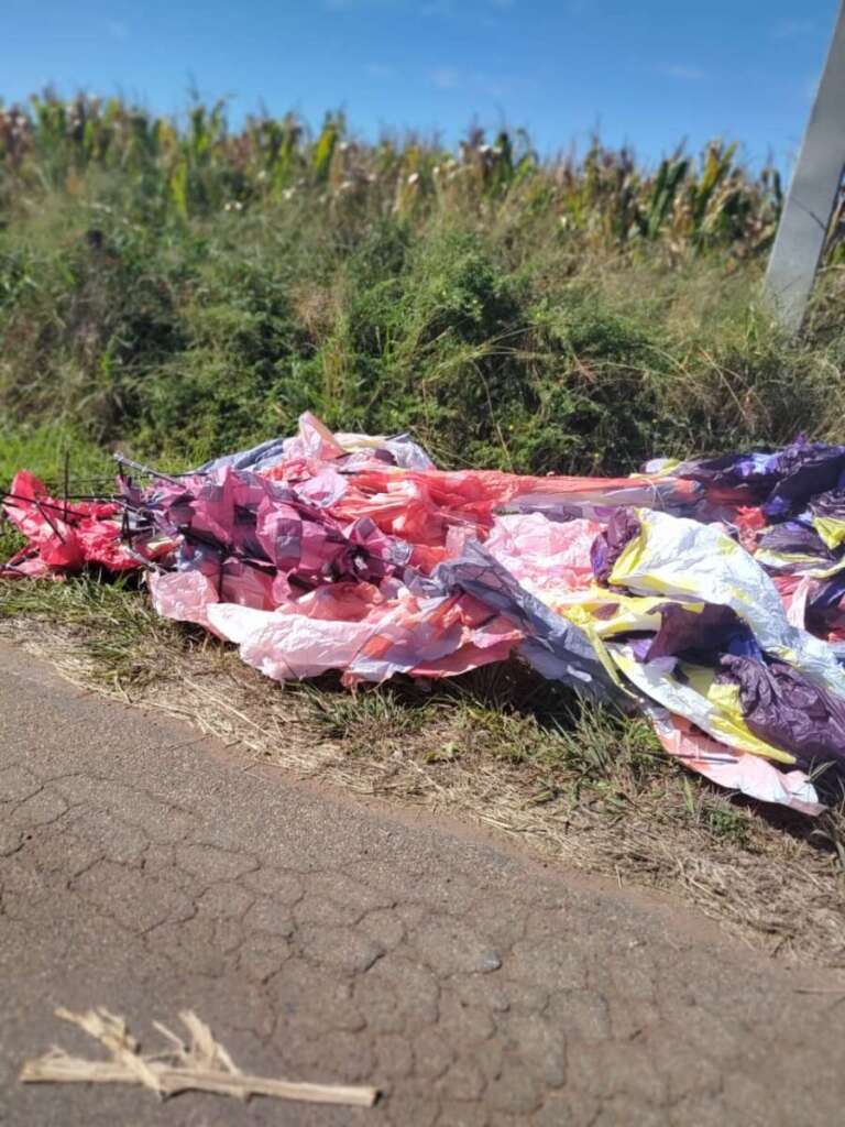 Balão cai em plantação de milho e sobre rede elétrica, fogo foi apagado com apoio do caminhão pipa da Baldin Bioenergia 2 WhatsApp Image 2023 07 23 at 15.53.00