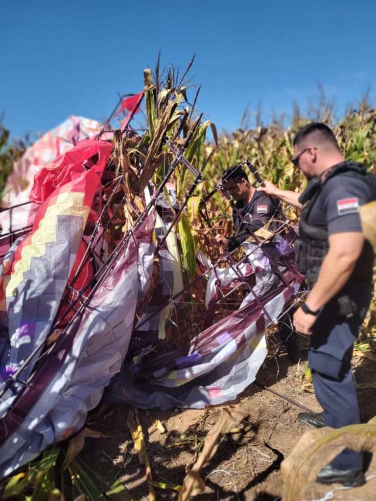 Balão cai em plantação de milho e sobre rede elétrica, fogo foi apagado com apoio do caminhão pipa da Baldin Bioenergia 4 WhatsApp Image 2023 07 23 at 15.53.03
