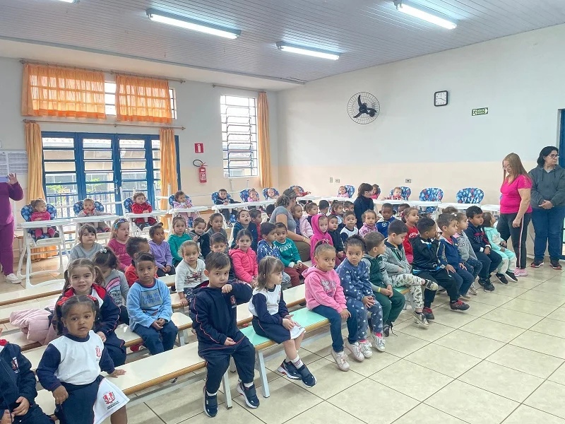 Volta às aulas. Governo Mantovani entrega uniformes escolares na Rede Municipal depois de 10 anos 2 educacao uniformes 01