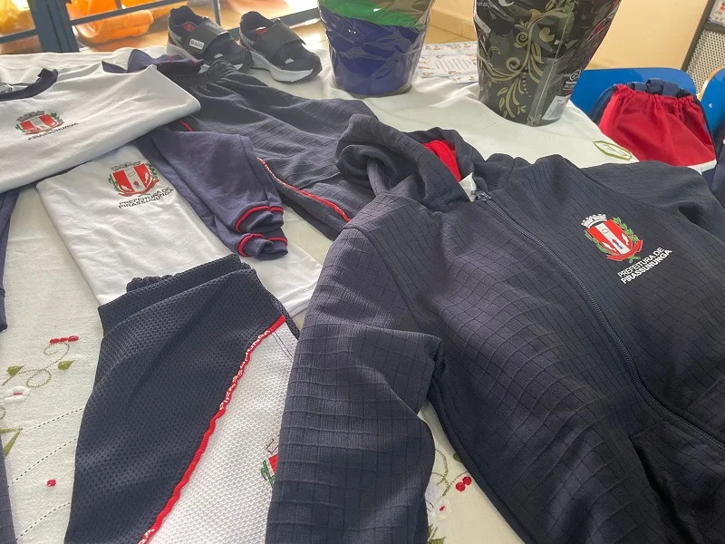 Volta às aulas. Governo Mantovani entrega uniformes escolares na Rede Municipal depois de 10 anos 3 educacao uniformes 04