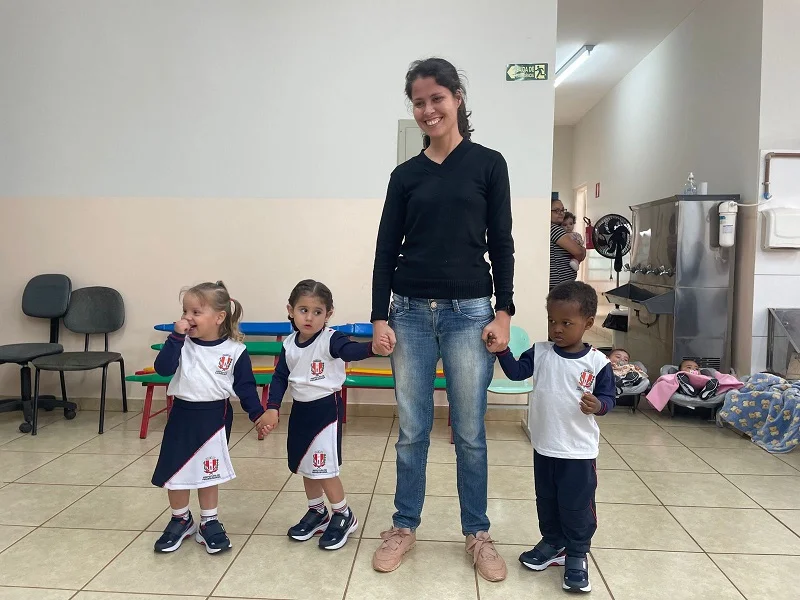 Volta às aulas. Governo Mantovani entrega uniformes escolares na Rede Municipal depois de 10 anos 1 educacao uniformes 07