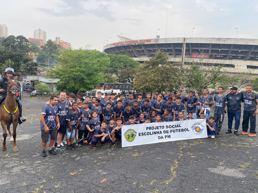 Escolinha Social da PM de Pirassununga esteve em jogo do brasileirão do São  Paulo no Morumbi