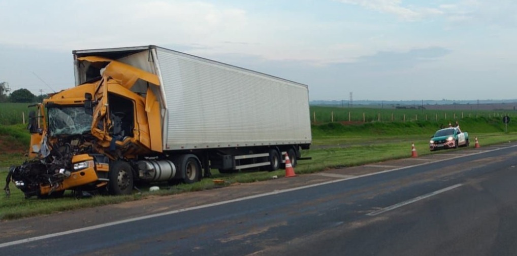 Motorista perde a vida após colidir caminhão na traseira de um semirreboque 1 6f4b2324 c46c 43d4 aa4d 50dc1797c5fc