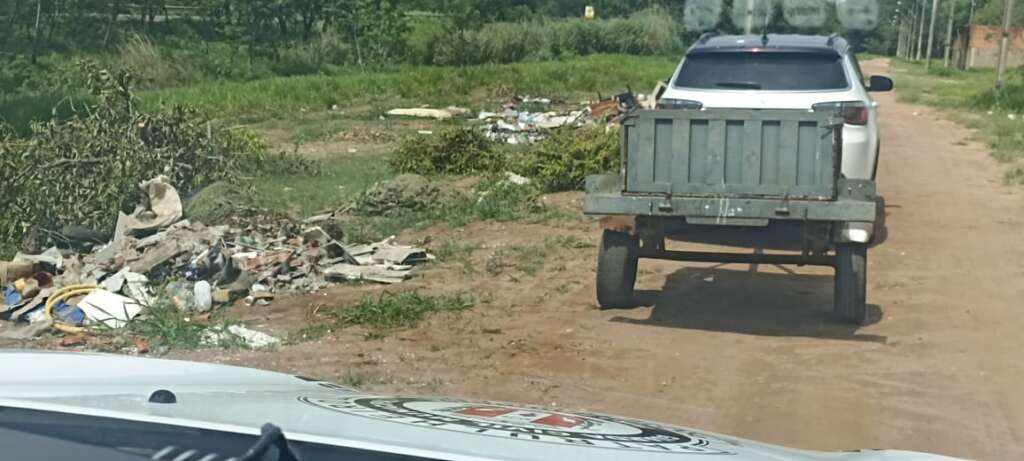 Denúncias. GCMs, autuam pessoas jogando entulhos, massa sendo feito no asfalto e venda ilegal de sofás 5 90afa5d5 beee 4270 993a 64afe45b7148