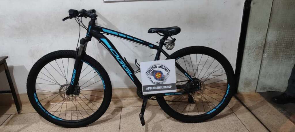 Homem preso pela PM, confessa furto de bicicleta, mas sai andando pela porta da frente de plantão policial 1 WhatsApp Image 2023 11 03 at 08.52.32