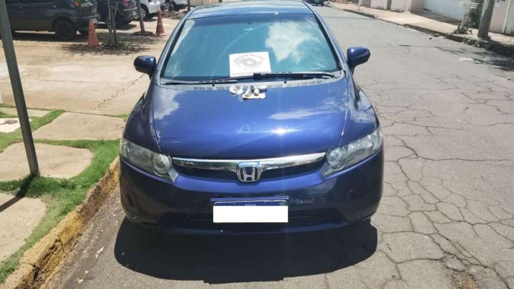 Adolescente detido após jogar drogas. Procurado por roubo é preso quando chegava na casa do pai 2 611d6cf3 0f25 4ec4 9222 e86ddb341d08