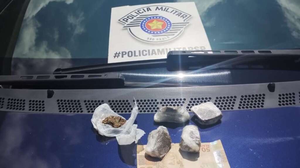 Adolescente detido após jogar drogas. Procurado por roubo é preso quando chegava na casa do pai 1 c772fb65 b4f1 41c4 aee6 59ec5f9801b7
