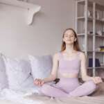 Prática de yoga promete dar mais disposição ao acordar