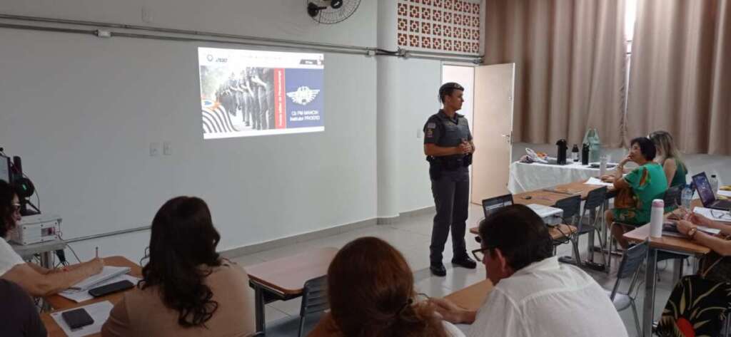Capitã PM Marina realizou palestra de capitação para Escolas mais Seguranças 2 WhatsApp Image 2024 02 07 at 17.29.09 2 1
