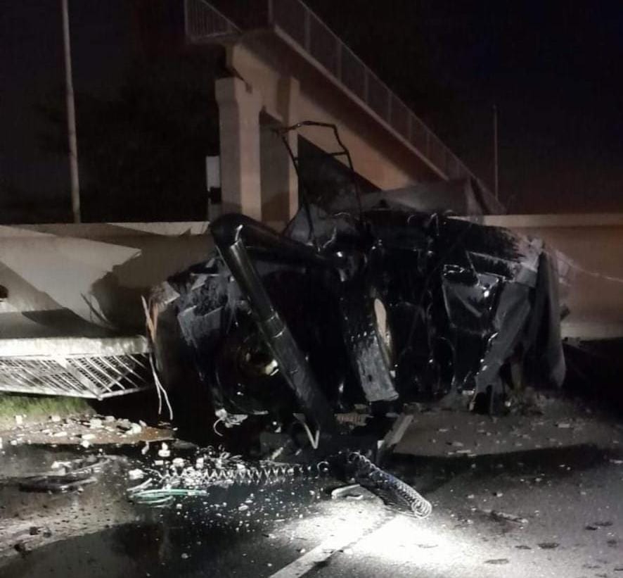 Caçamba de semirreboque se eleva e derruba passarela em Porto Ferreira 1 WhatsApp Image 2024 03 26 at 06.47.15
