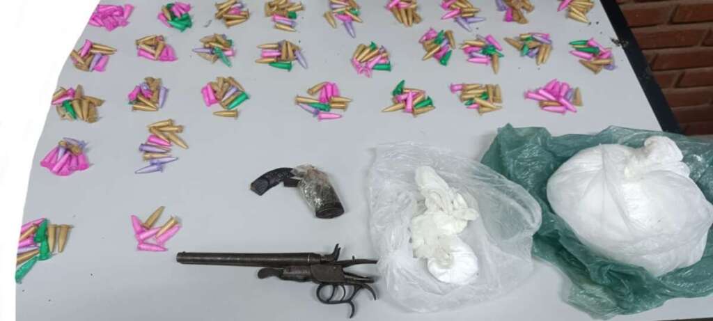 Policiamento de área de Pirassununga prende homem com grande quantia de drogas e armas 3 Picsart 24 10 30 19 28 14 500 1