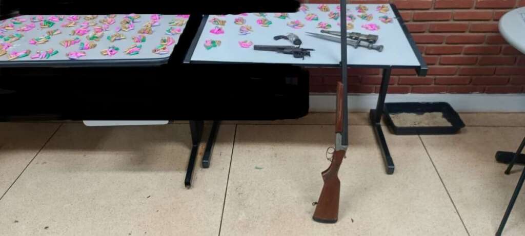 Policiamento de área de Pirassununga prende homem com grande quantia de drogas e armas 2 Picsart 24 10 30 19 30 31 581 1