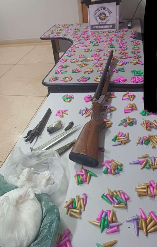 Policiamento de área de Pirassununga prende homem com grande quantia de drogas e armas 4 Picsart 24 10 30 19 32 26 937 1