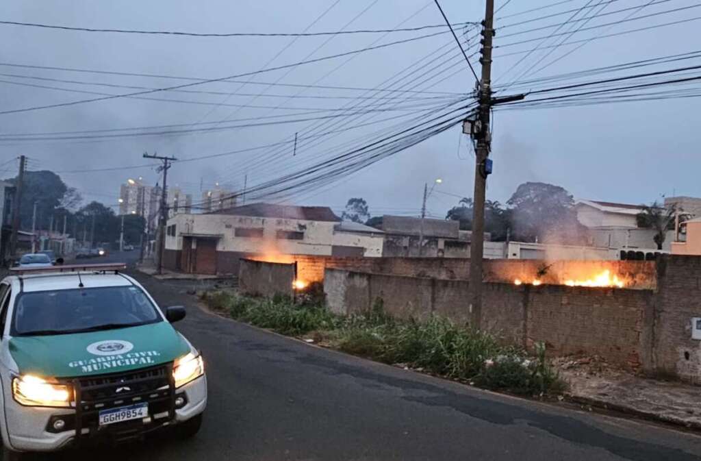 GPAR. Incêndio em Terreno Abandonado Gera multa em Pirassununga 2 e404d951 e27a 4a08 82dd bc05415bc508