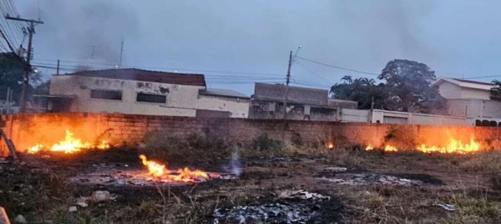 GPAR. Incêndio em Terreno Abandonado Gera multa em Pirassununga 1 fd88531e 4ea9 41a8 828d 253d68a7fe35