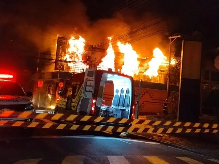 Incêndio destruiu a Malachias Auto Peças no centro de Pirassununga 1 1a03394e 32ba 49d2 9d78 c785783c920d