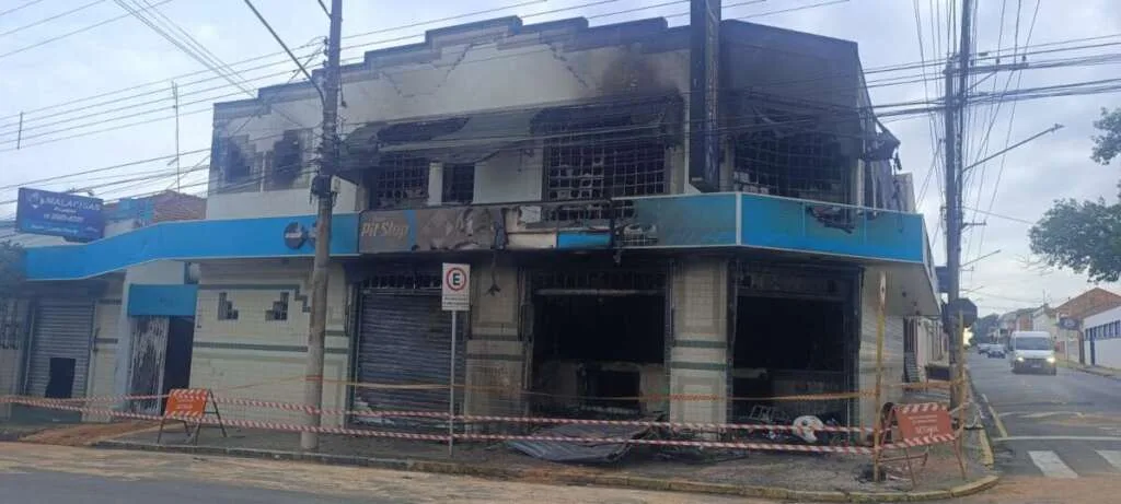 Incêndio destruiu a Malachias Auto Peças no centro de Pirassununga 5 1d09a5a6 ca24 467f 99a2 f8d09f2c7b35