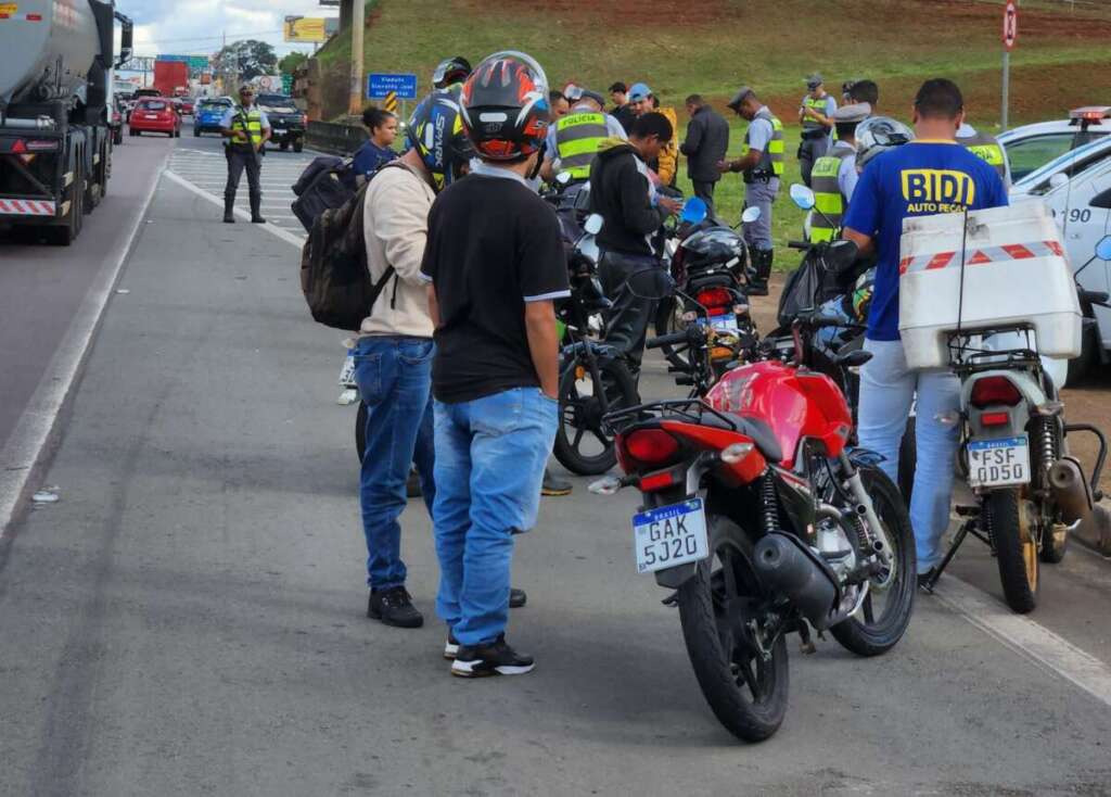 Tenente PM Adilson do 1º Pelotão da 3ª Cia. de PMRv emprega 21 viaturas em "operação" na Rodovia Anhanguera 5 IMG 20241106 WA0005