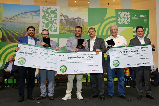 Governo de SP anuncia pacote de R$ 340 mi para o agronegócio e premia municípios com melhores práticas no setor 5 54200800745 45a4e19144 z