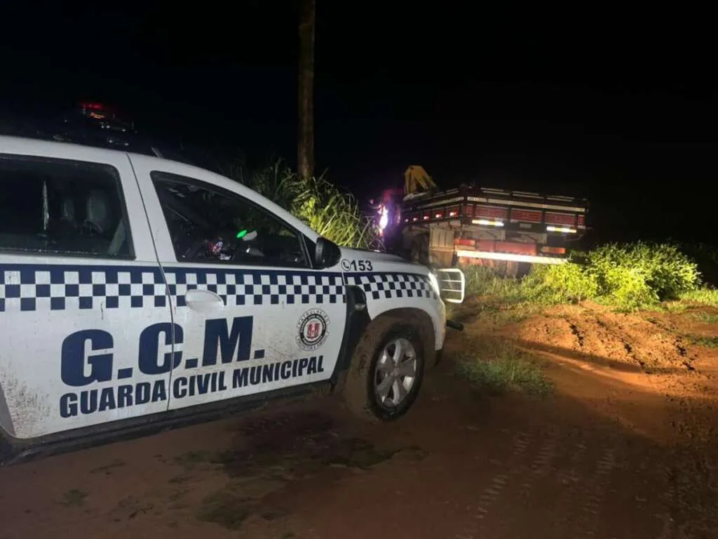 CCMs de Pirassununga recuperam caminhão carregado com adubos roubado em Aguaí 2 273bdc65 7267 463a 8c27 d15b4c35e36c