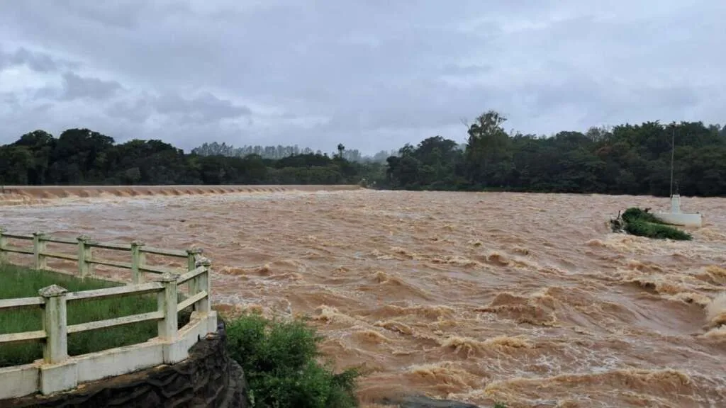 Vazão do Rio Mogi Guaçu deixa "Recanto Turístico" de Cachoeira de Emas com cenário vislumbrante 6 IMG 20250201 WA0030